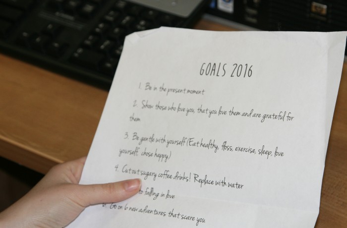 PHOTOS BY KELSEY BODE
Shannon McQueen, ’16, carries her resolutions for 2016 as she goes about her day.